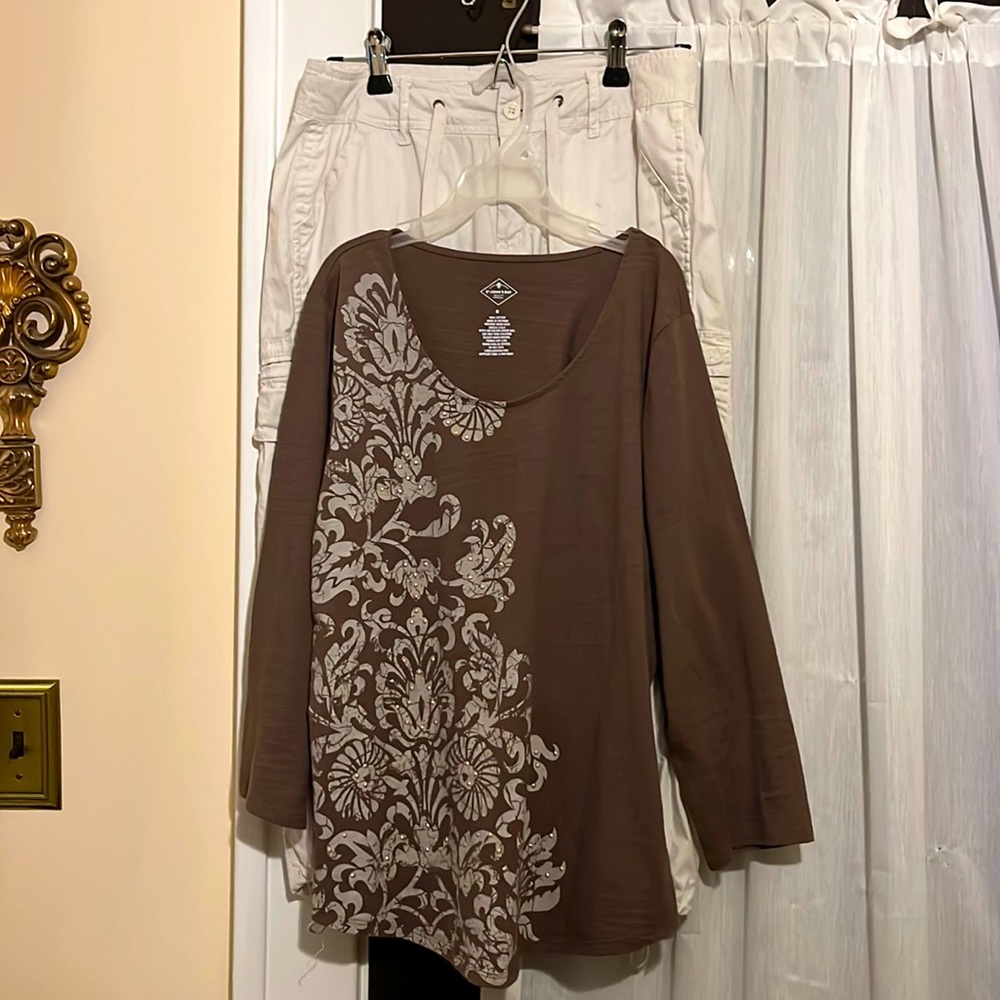 Beginning of summer!! SJB brown cotton tunic over cream knee cargo pants. 2piece